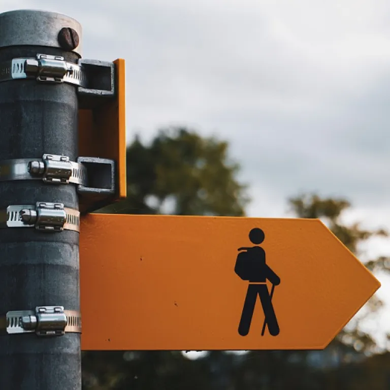 Comment les outils IA transforment le quotidien du community manager en entreprise